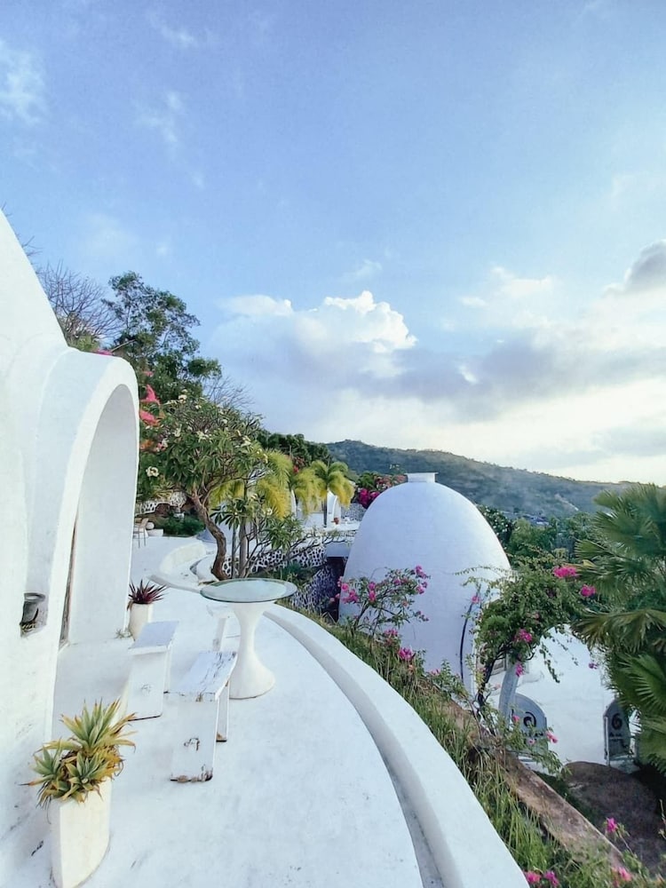 Mentigibay Dome Villa Lombok