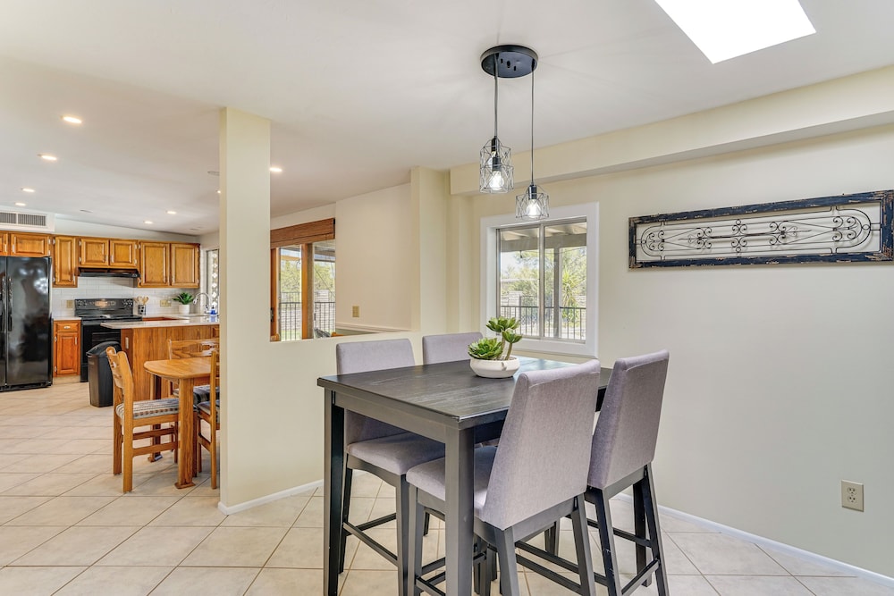 Near Catalina Hiking Trails: Mtn-view Home w/ Pool