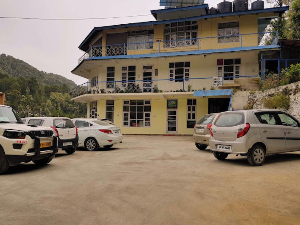 Goroomgo Sahara Inn Dalhousie