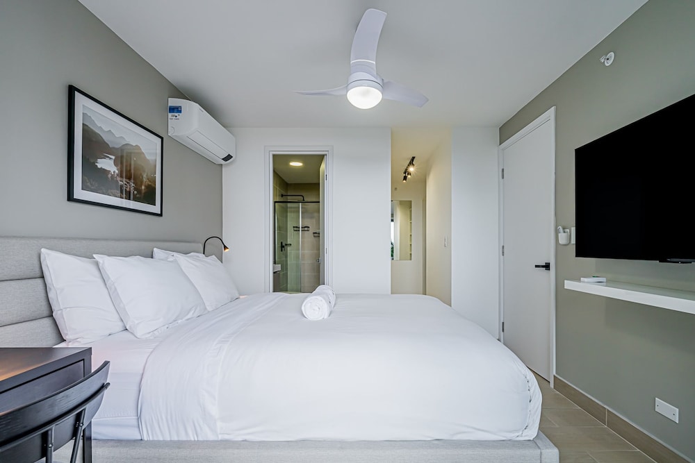 w Elegant 1BR With Balcony in San Francisco