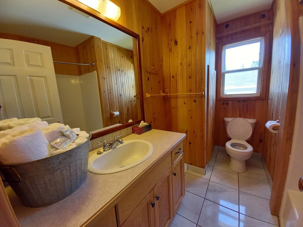 Anne's Windy Poplars Cottage Resort - Image 4