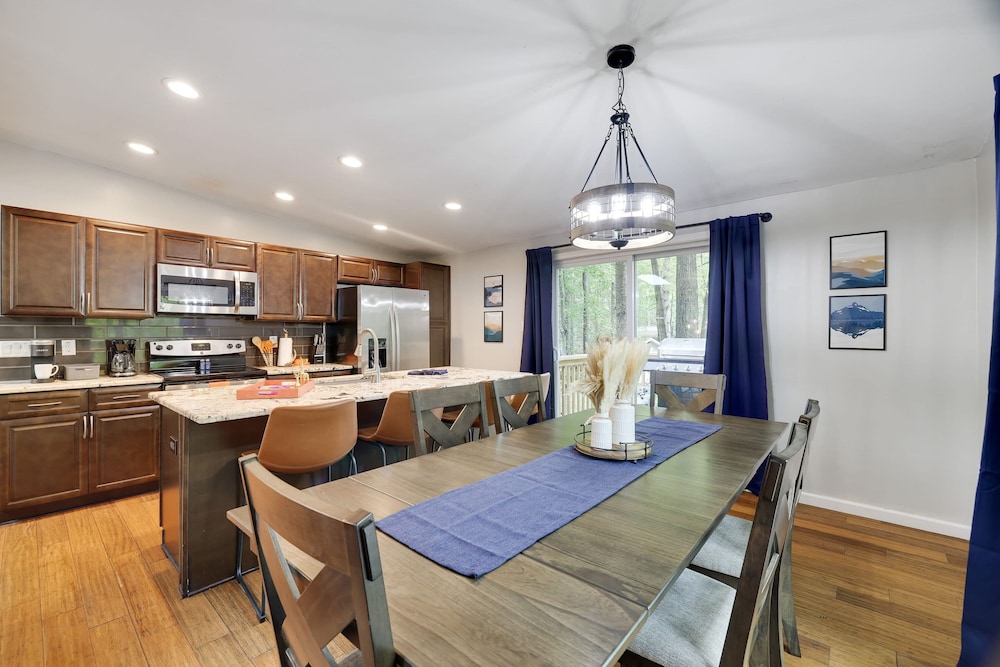 Moshannon Tree-lined Pocono Retreat w Hot Tub Firepit Pool Table