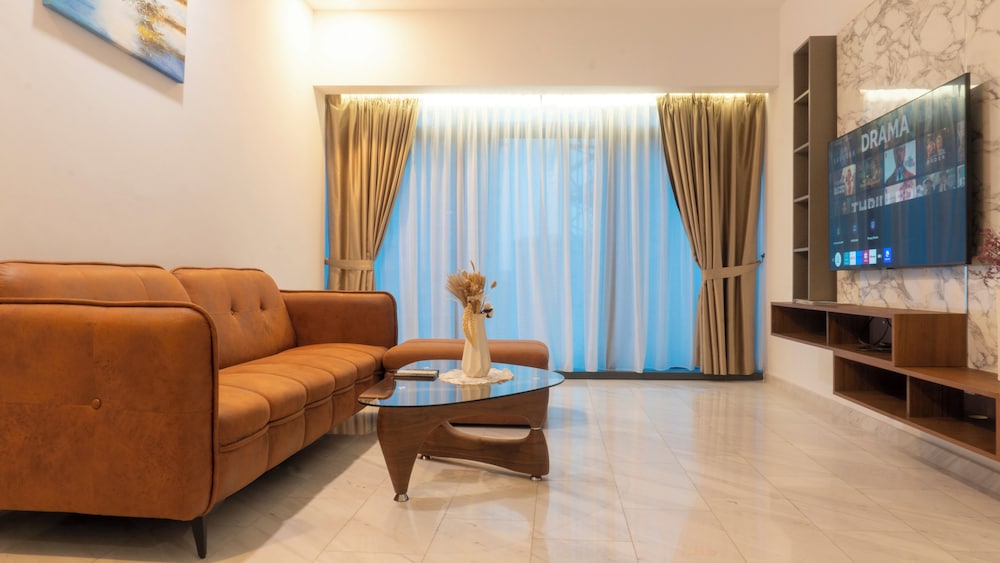 Moonway Luxury Suites At Eaton Residence