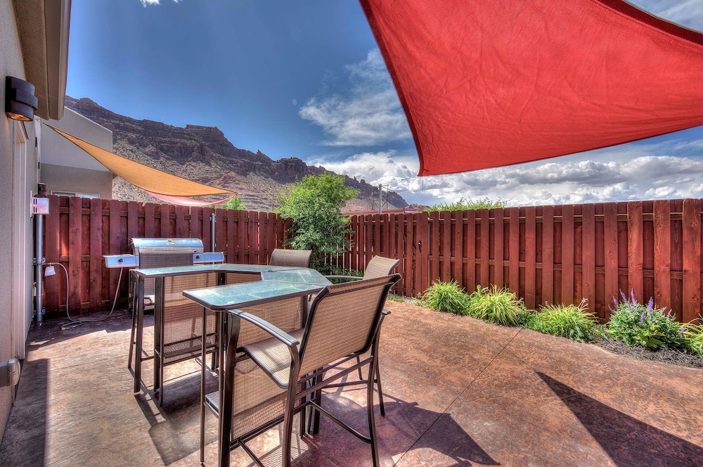 Desert Winds 6 by MoabCondos4Rent view 3