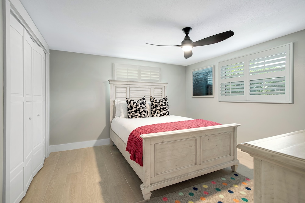 Luxury Pool Retreat near Siesta Key