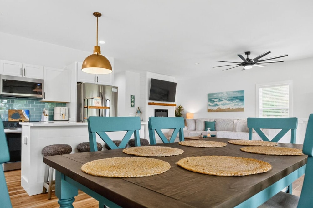 New Listing Luxury House 5 Min Walk to Beach