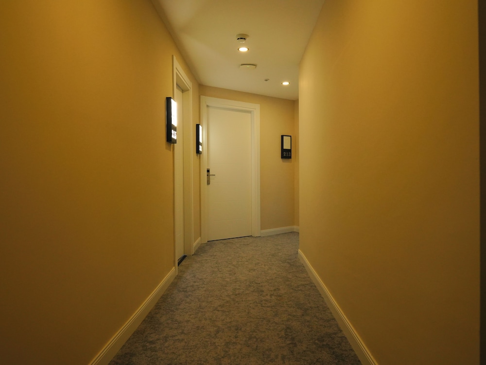 Bonnie City Hotel - Image 75