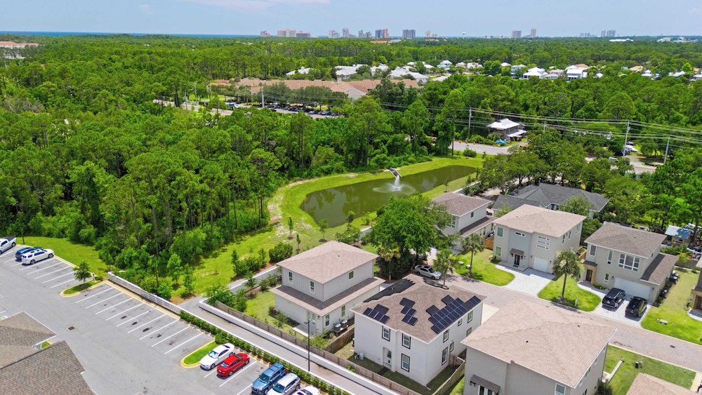 Family-friendly, Close to Beach & Game Room Windswept by Avantstay