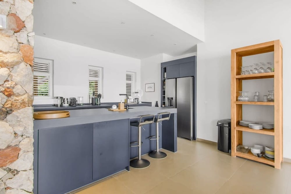 Kas di So o Ocean Front Luxury Villa