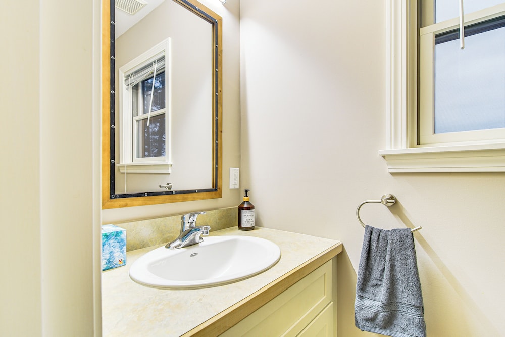 Ski-in/ski-out Condo at Pleasant Mountain!
