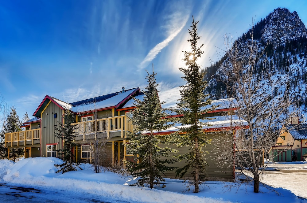 Streamside Lane Condos by CRMR view 2