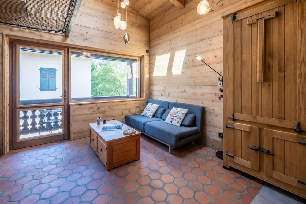 Chalet Racar for 4 People Town Center and Mountain View