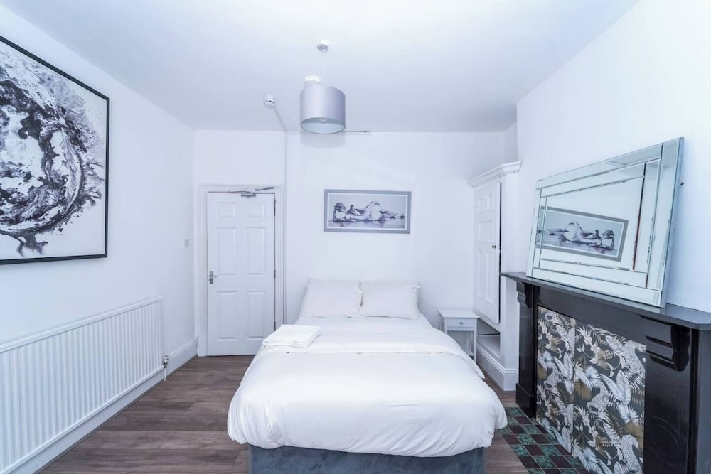 Charming Victorian Home in Heart of Leicester