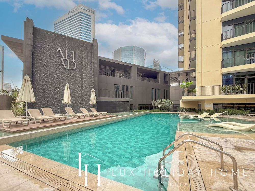 LUX The Business Bay Executive Suite