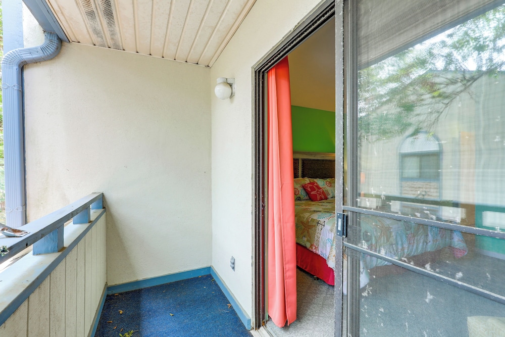 Steps to Shore + Pool Access: Myrtle Beach Condo