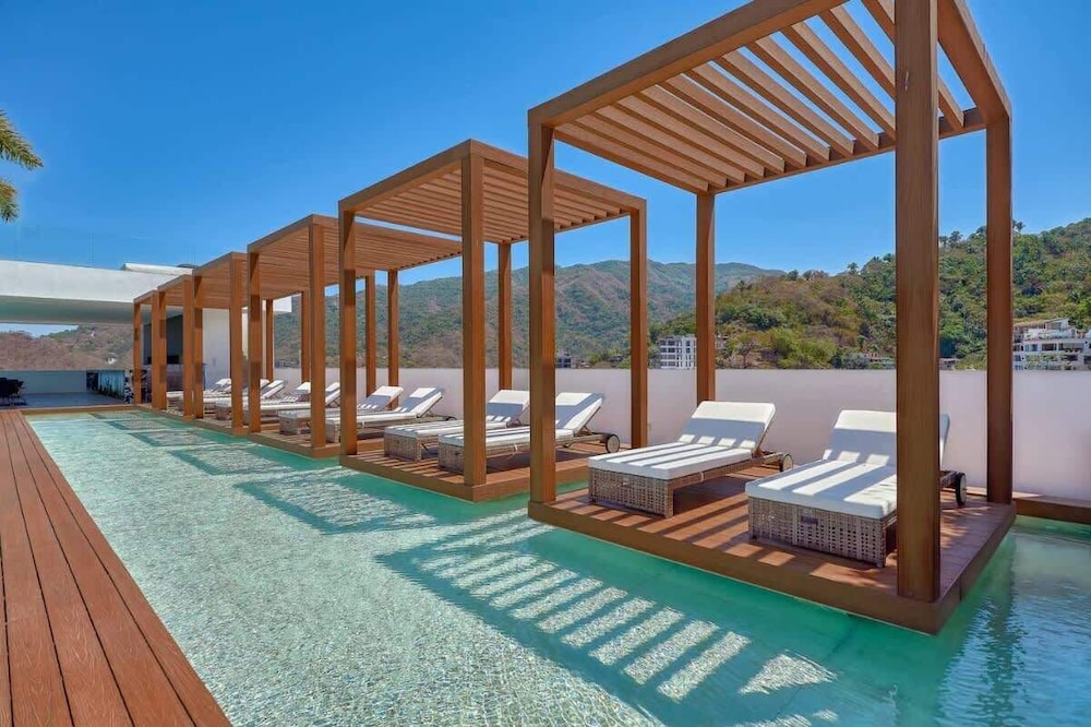 Soho PV Stunning Views Luxury Heated Rooftop Pool