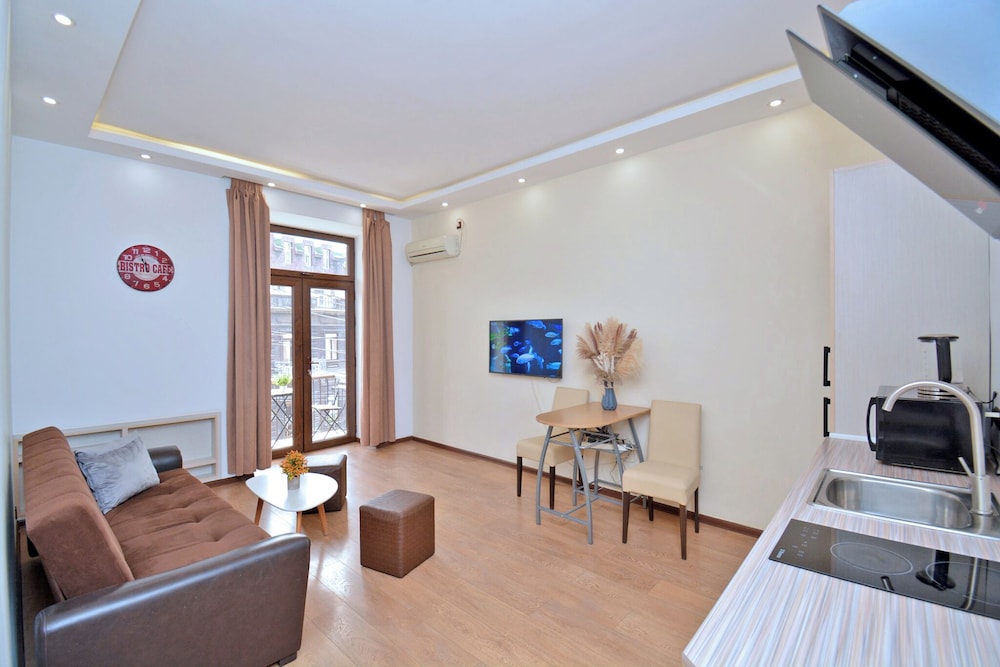 Apartment with balcony on Nalbandyan