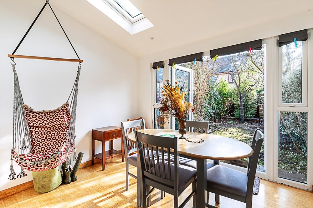 Stylish & Spacious 3-bed Home in Vibrant Bow