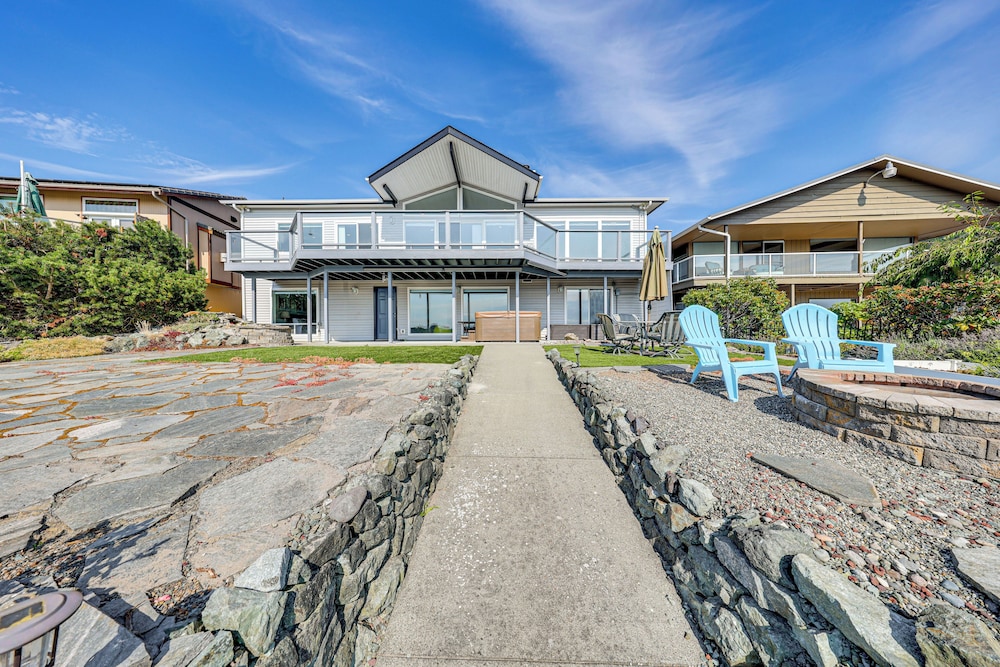 Waterfront Home w/ Dock & Hot Tub in Oak Harbor!