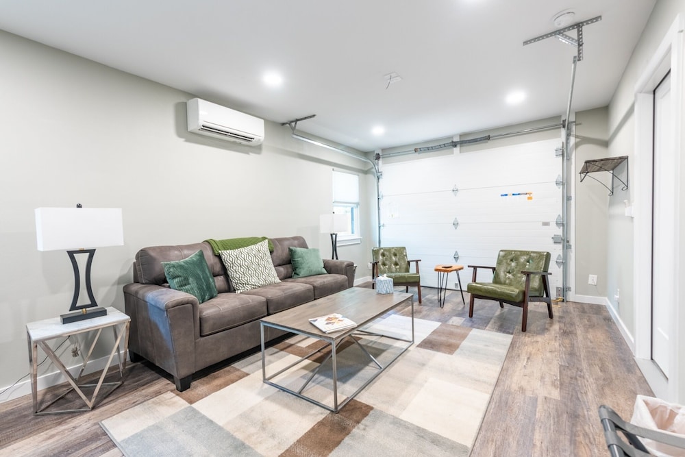 Zander Haus 3 Bedroom Home by RedAwning