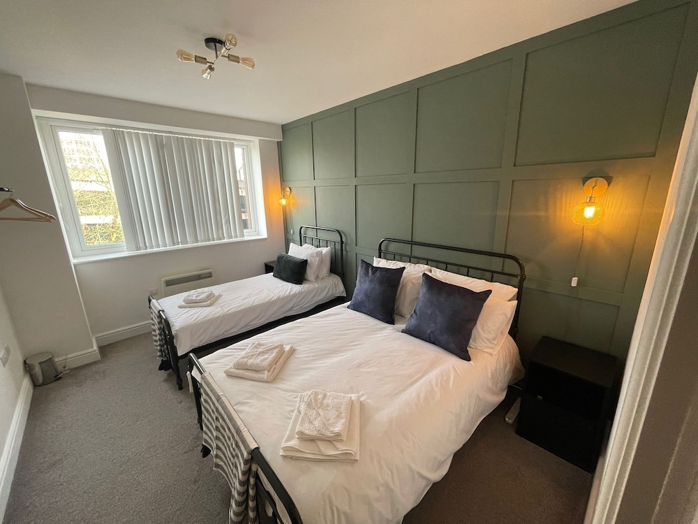 Stylish 1-bed Apartment in Swindon view 2