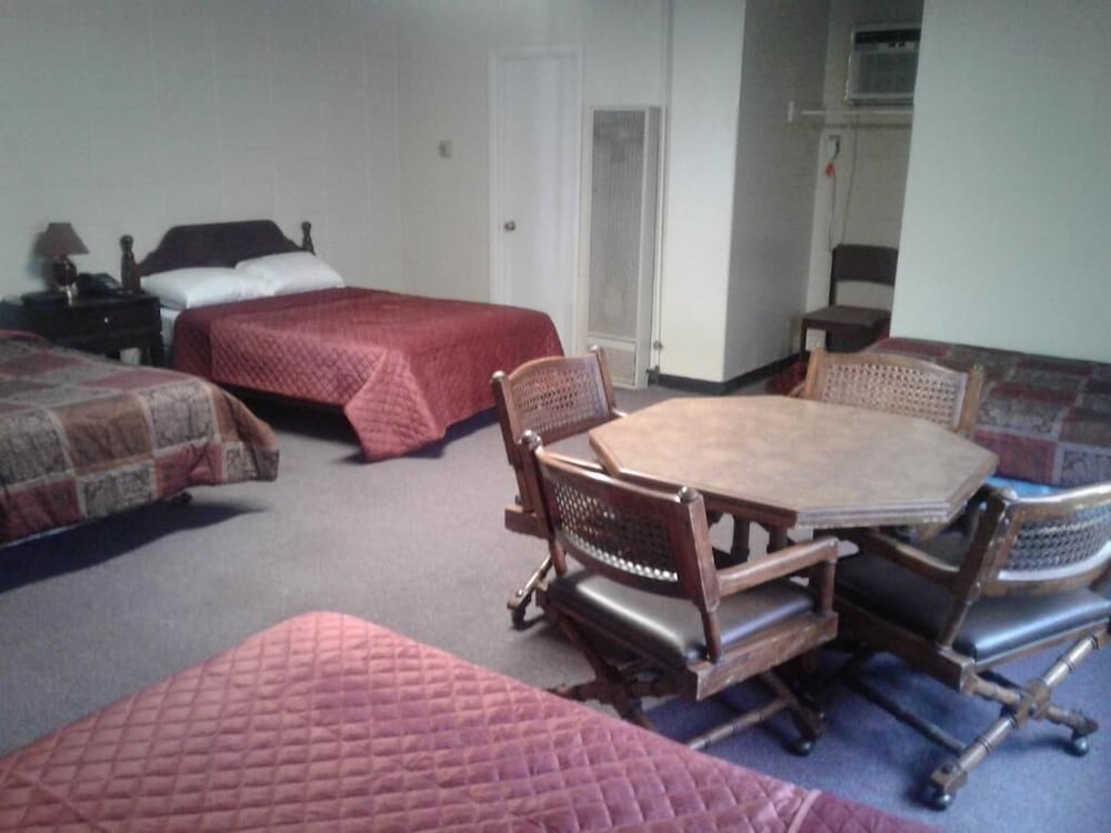 Dighton Inn