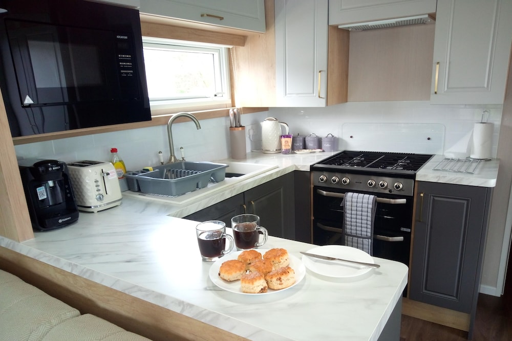 Lovely 2-bedroom Lodge set in Beautiful Norfolk view 4