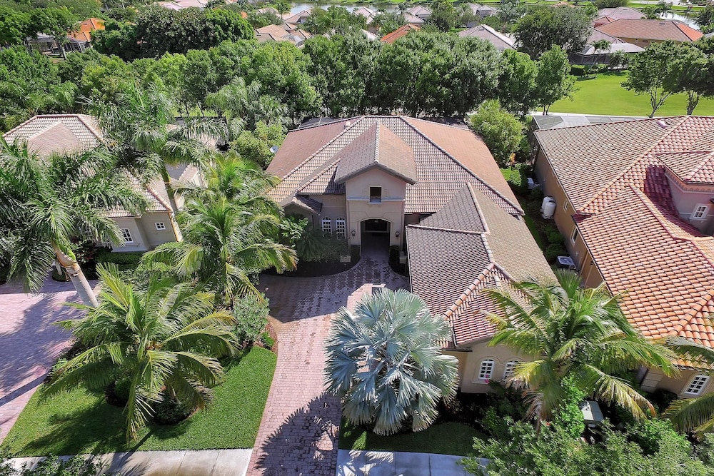MAJ8978 4 Bedroom Holiday Home by Marco Naples Vacation Homes