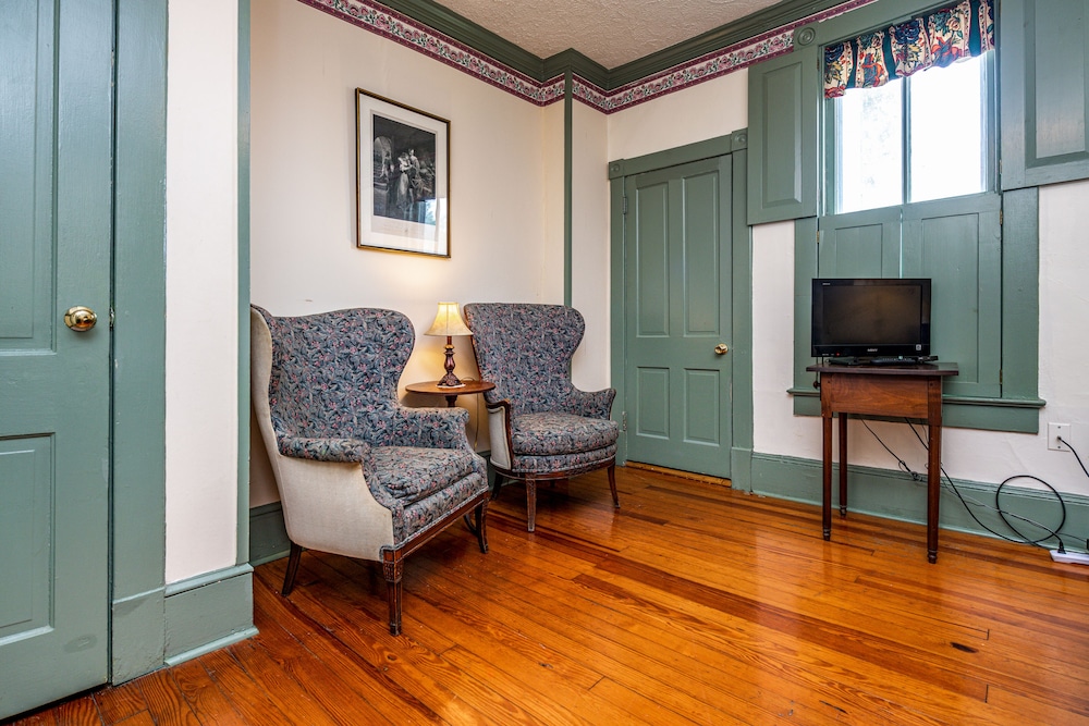 Wayside Inn