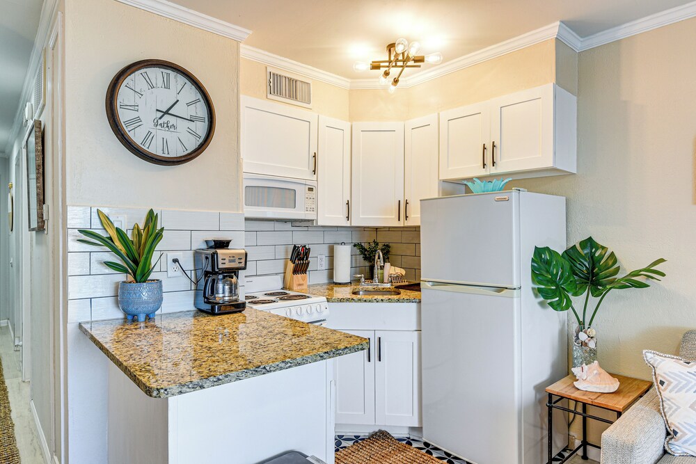 Walk to Galveston Beach: Condo w/ Ocean Views!