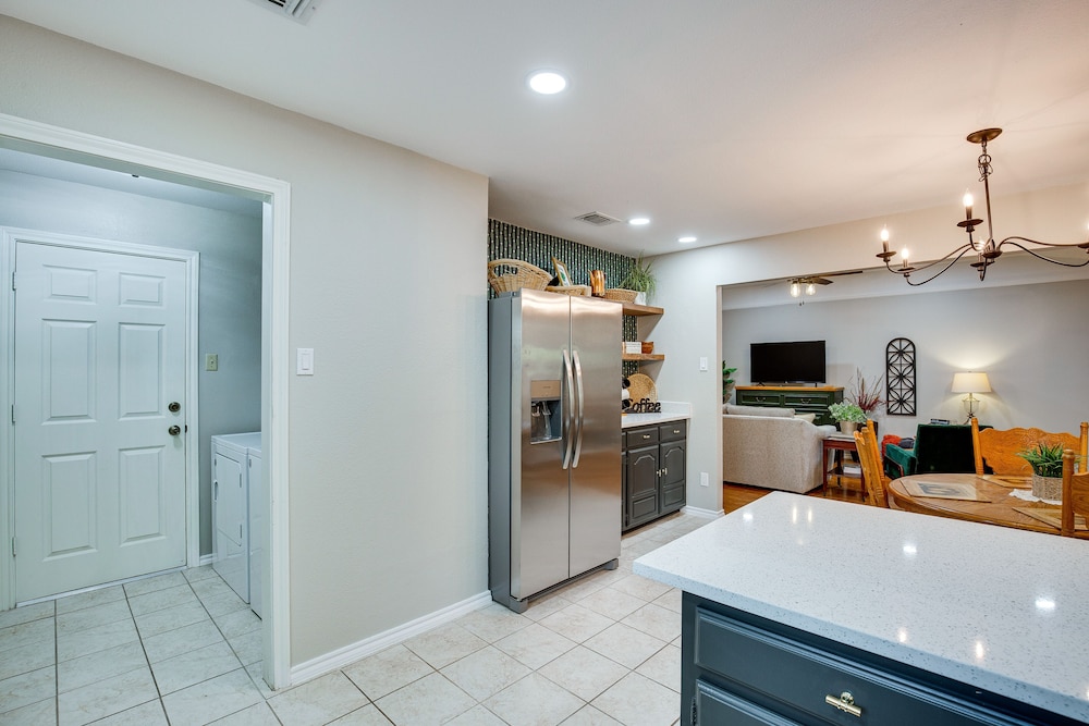 Darling Waxahachie Home w/ Yard  Fire Pit! - Property Image 6