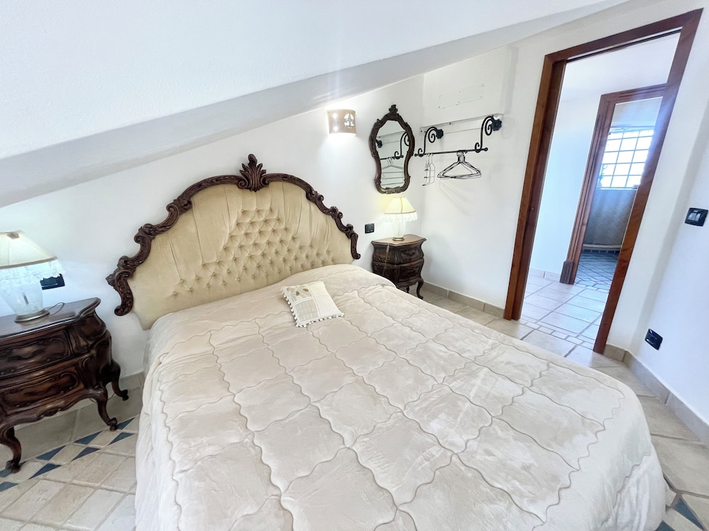 Charming Villa in Umbria - Sleeps 16 - Lake View - Pool, Jacuzzi and Events Room