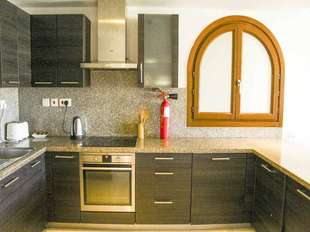 Marina Breeze 2-bedroom Retreat