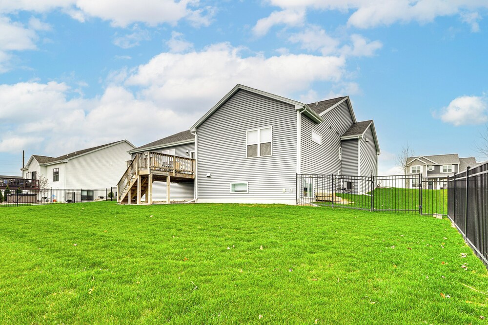 Spacious & Modern Home w/ Deck in Oregon!