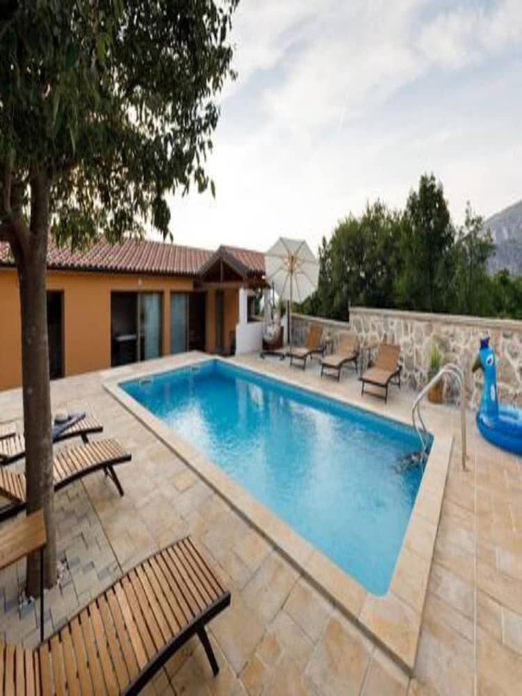 Holiday Home Lišnjak
