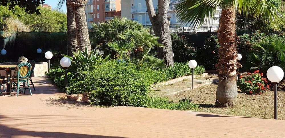 Emporium Guest House
