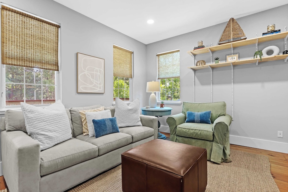 Bayou Bungalow by Avantstay Walk to Boat Ramp & Bay Private Yard
