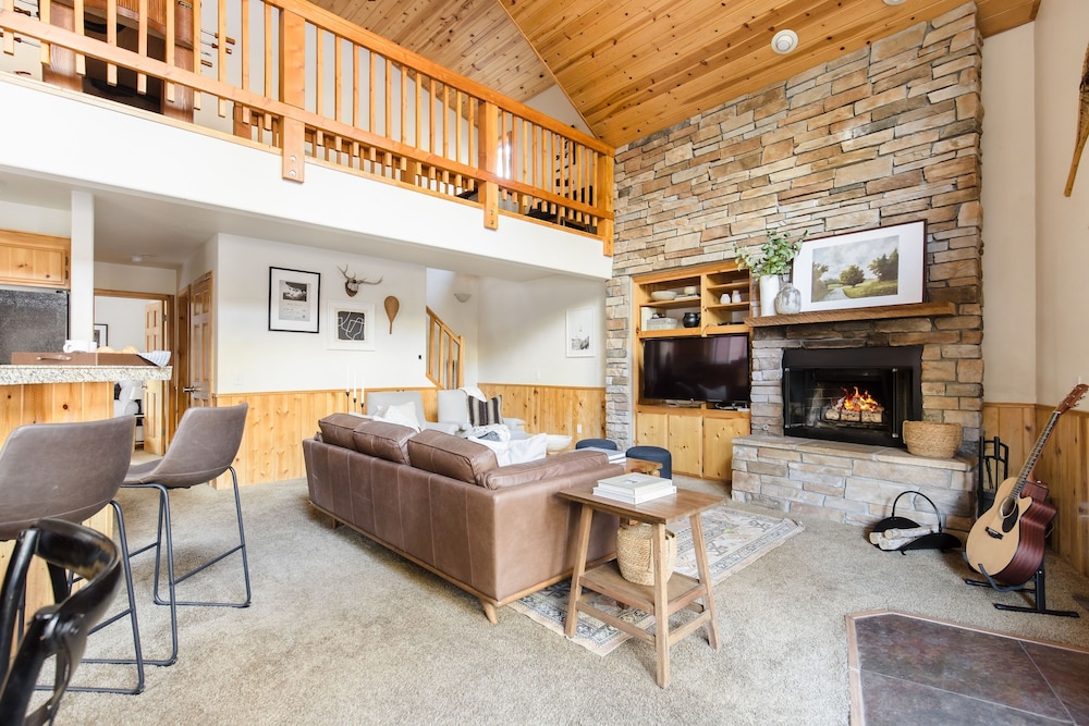 Jackhorn By Avantstay Spectacular Cozy Cabin w Hot Tub