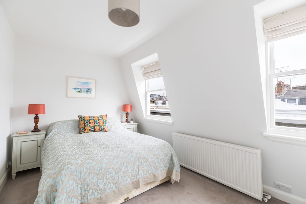 JOIVY Pimlico Flat with Terrace for 3