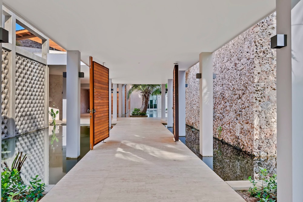 Exquisite Villa w Stunning Ocean Views Gym Golf