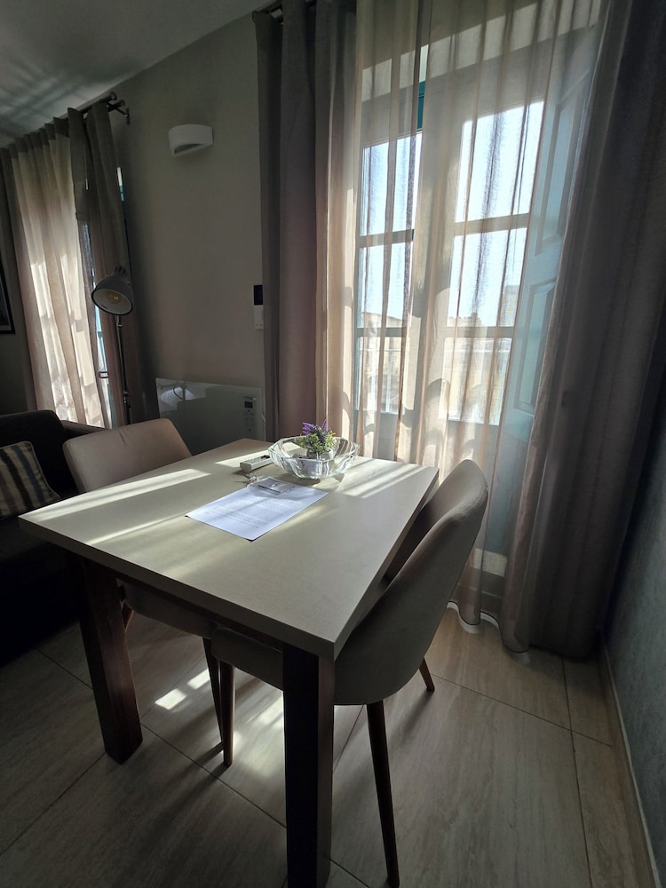 D Townhouse Boutique Suites