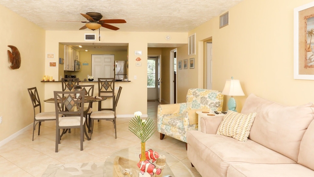 Lemon Bay Waterfront Condo W Patio, 5 Miles To Gulf Beaches 2 Bedroom Condo
