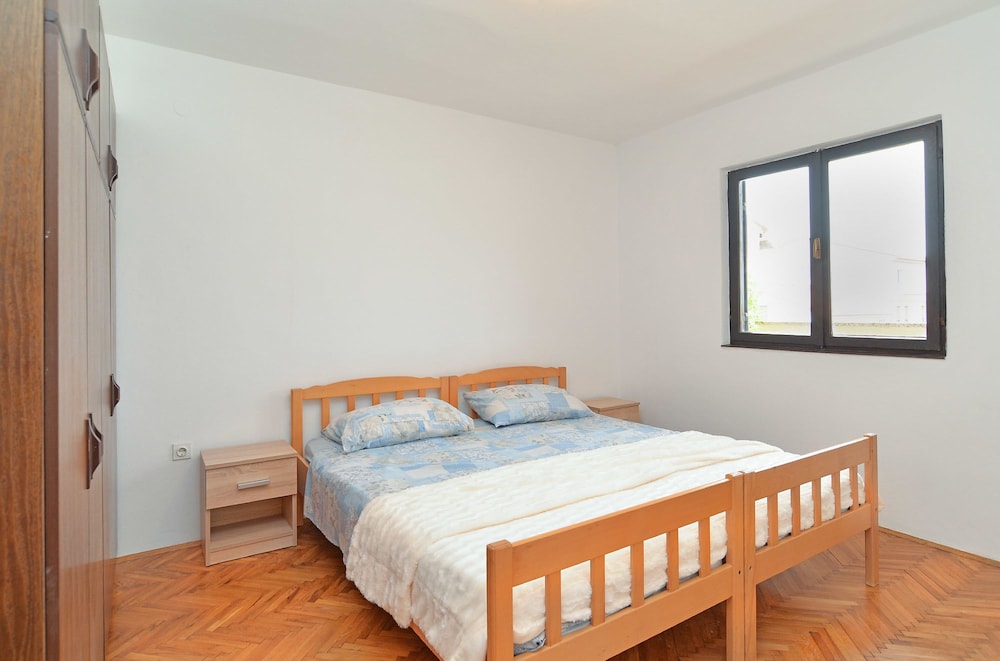 Apartment 1700