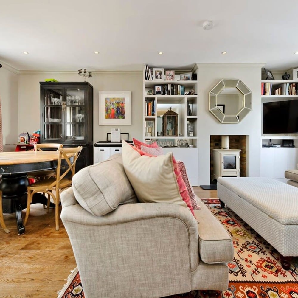 Delightful 3-bed Family Home Bayswater