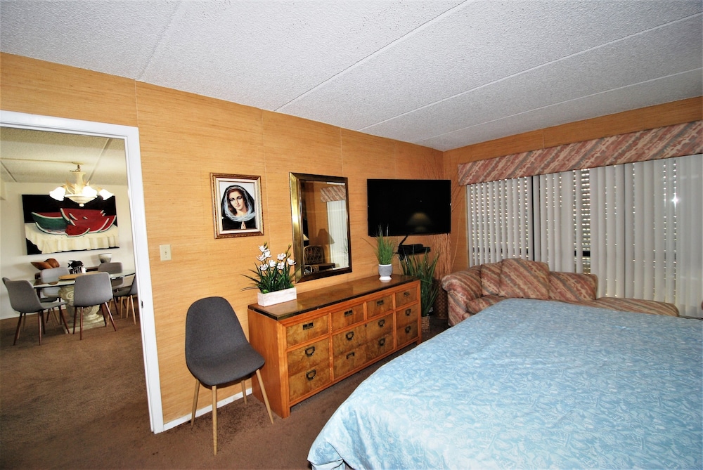 Summit Condo Unit #202 3 Bedroom Condo by RedAwning