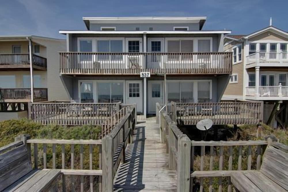 Westside- 3 Bedroom Home by RedAwning