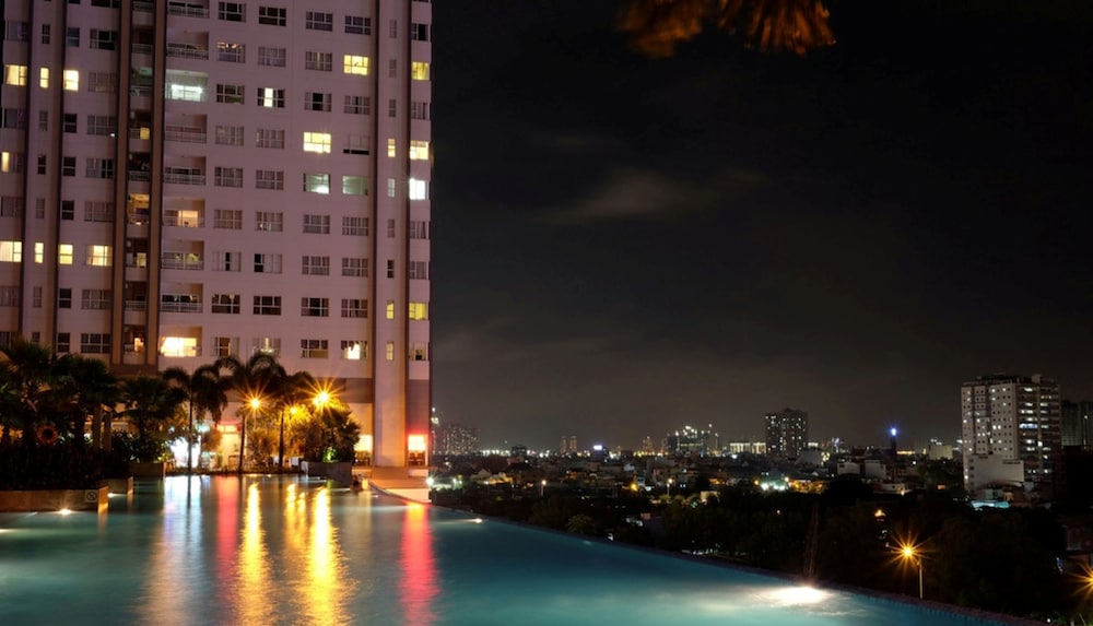 Sunrise City 2BR Luxury SWPool 30th