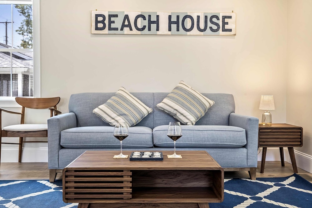 Bourne By The Beach Beautiful Home for 6 Near Shops and the Shore