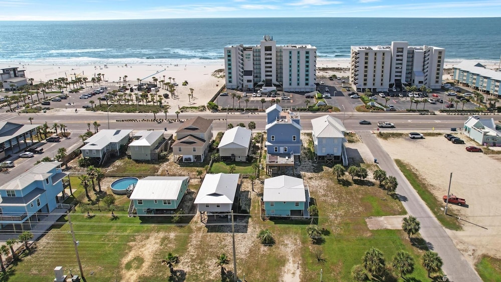 West Beach  3 Bedroom Cottage by RedAwning