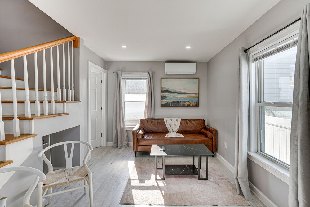 Coastal Lynn Escape w/ Fireplace: 3 Mi to Beaches, photo 20